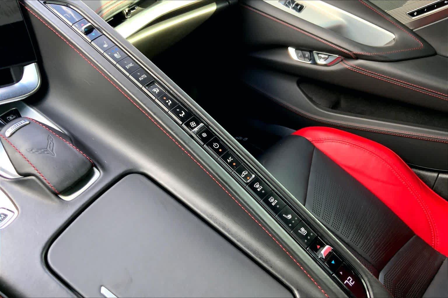 Used 2021 Chevrolet Corvette Stingray Premium Conv w/ Z51 Performance Package RWD image 31