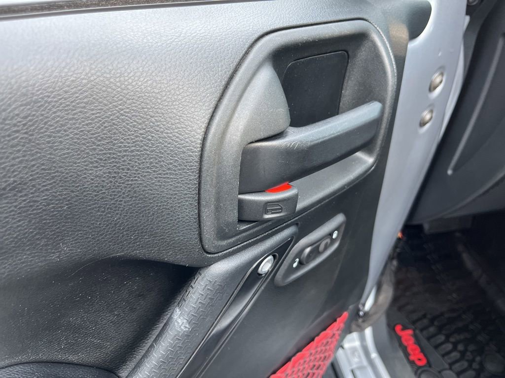 Used 2017 Jeep Wrangler Unlimited Rubicon AWD/4WD image 31