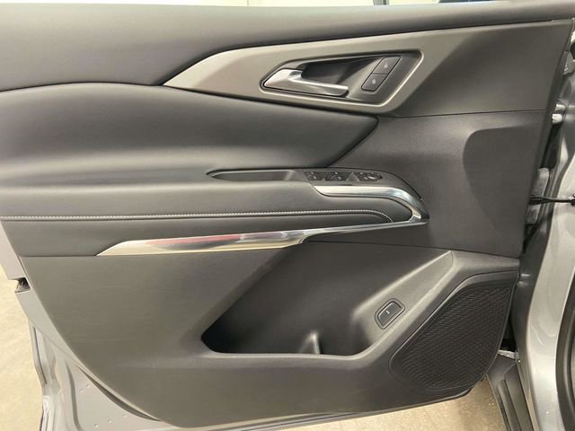 Used 2025 Chevrolet Traverse LT image 9