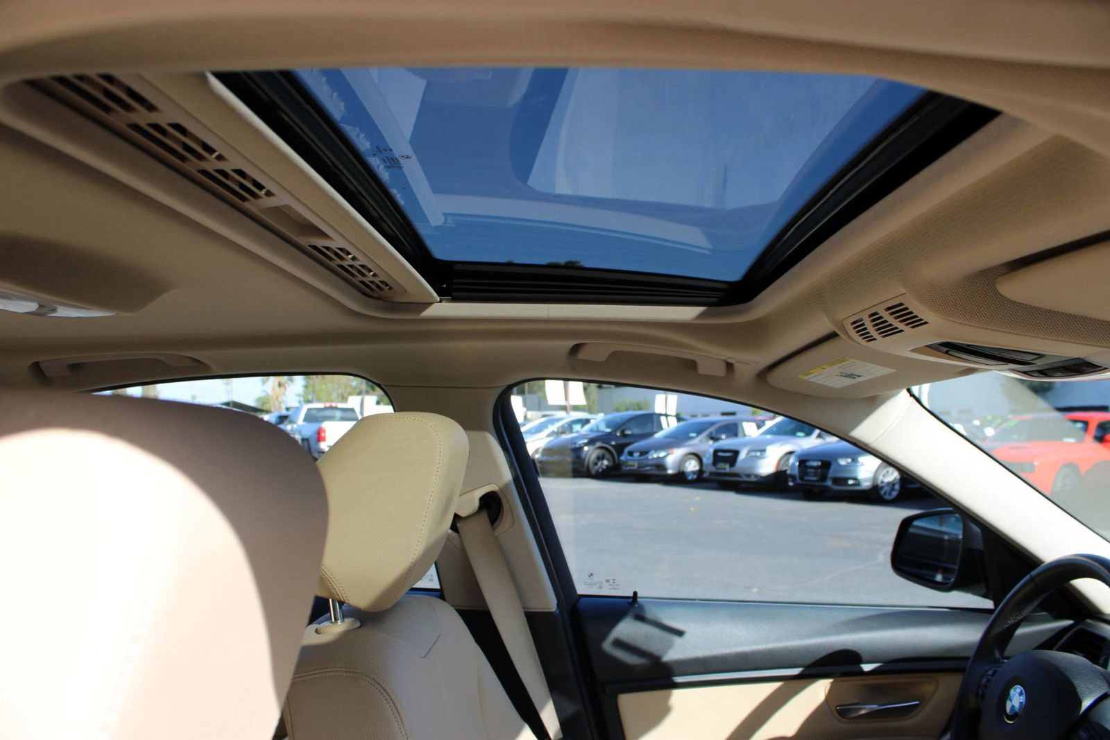 Used 2018 BMW 320i Sedan RWD image 14