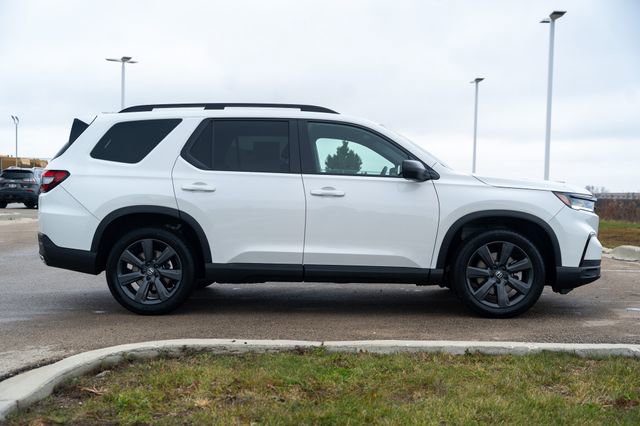 Used 2025 Honda Pilot Sport image 8