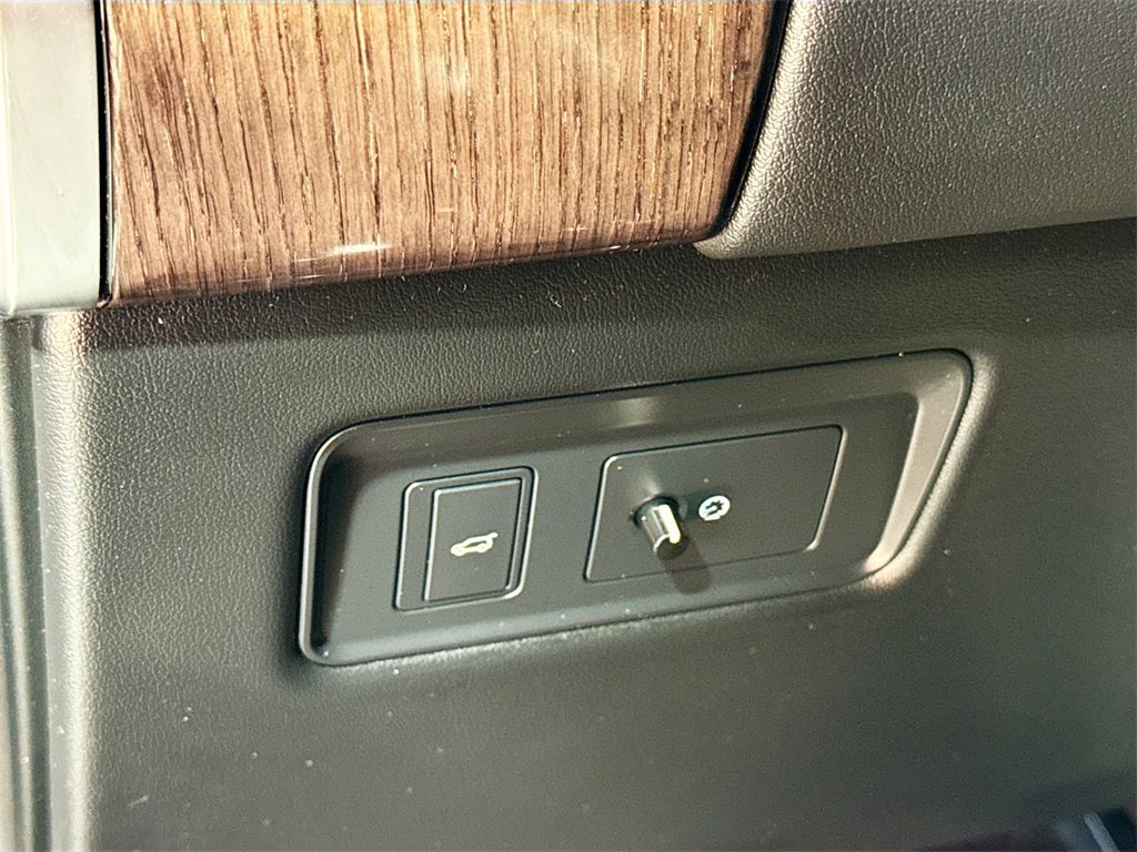 Used 2018 Land Rover Range Rover Sport SE image 26