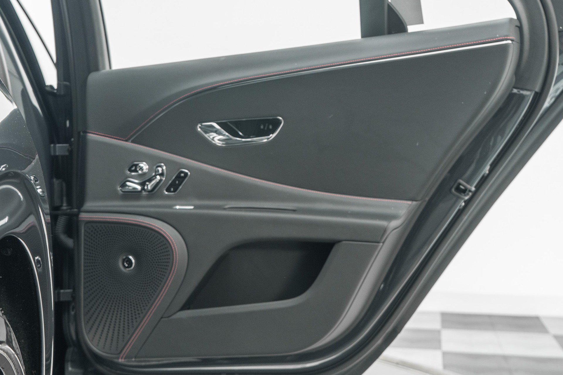 Used 2024 Bentley Flying Spur V8 AWD/4WD image 45