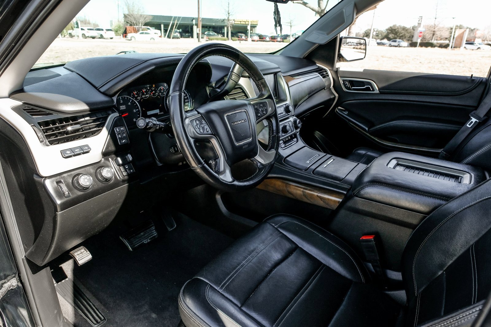 Used 2020 GMC Yukon Denali w/ Denali Ultimate Package image 3