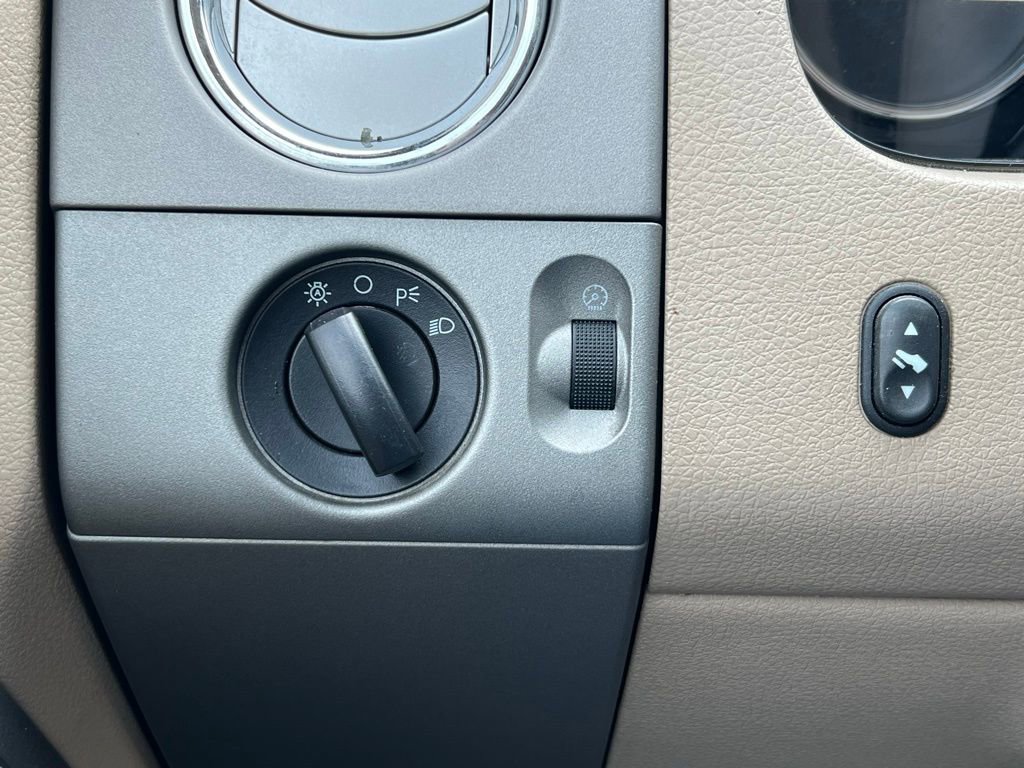 Used 2004 Ford F150 Lariat image 32