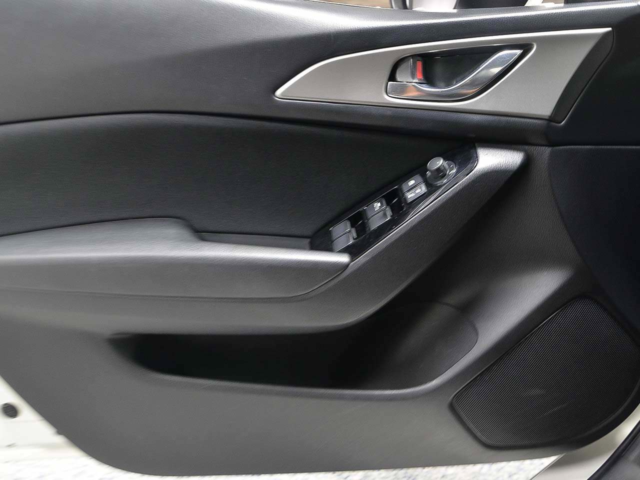 Used 2018 MAZDA MAZDA3 Sport FWD image 7