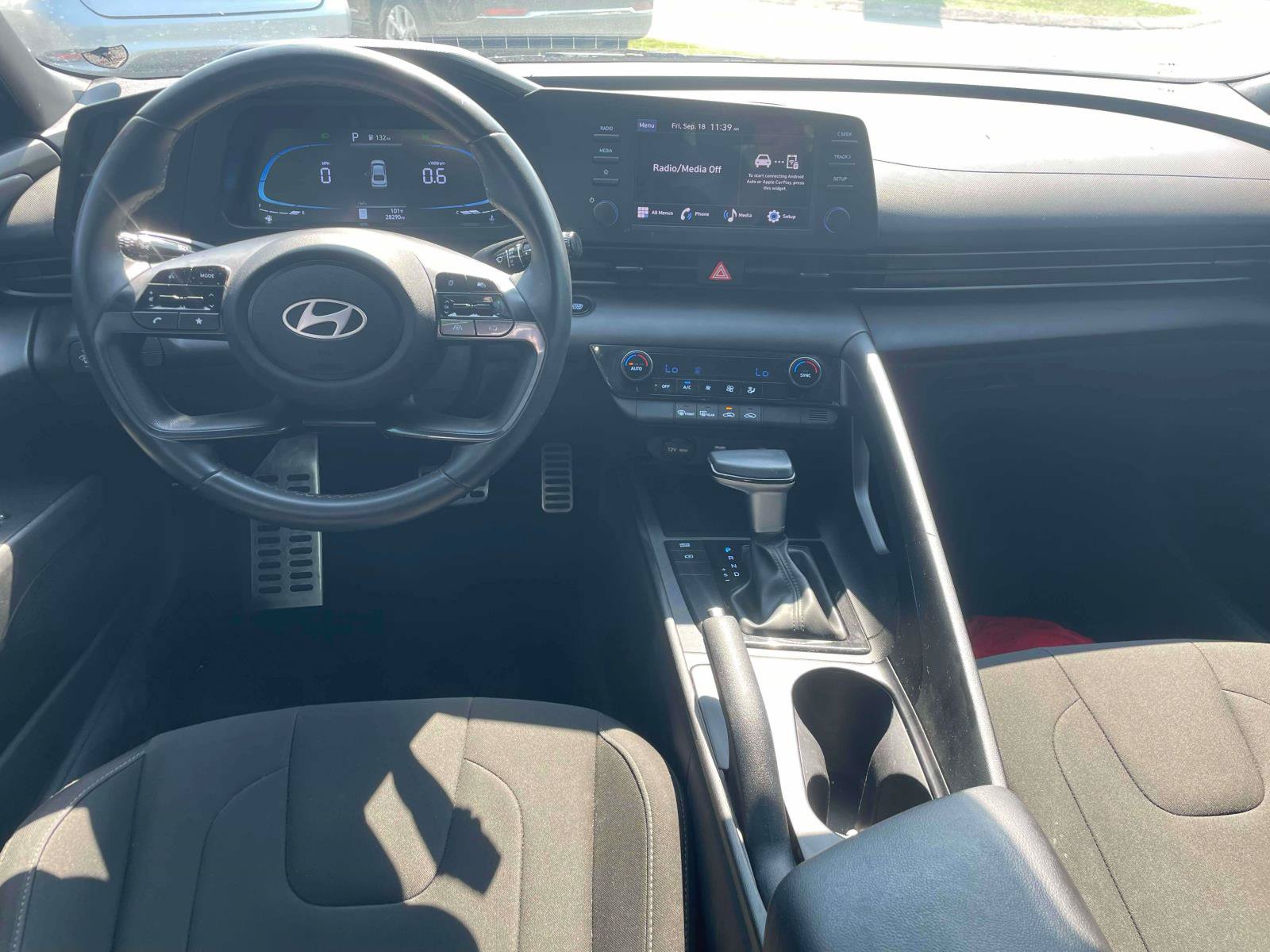 Used 2025 Hyundai Elantra Sport FWD image 14