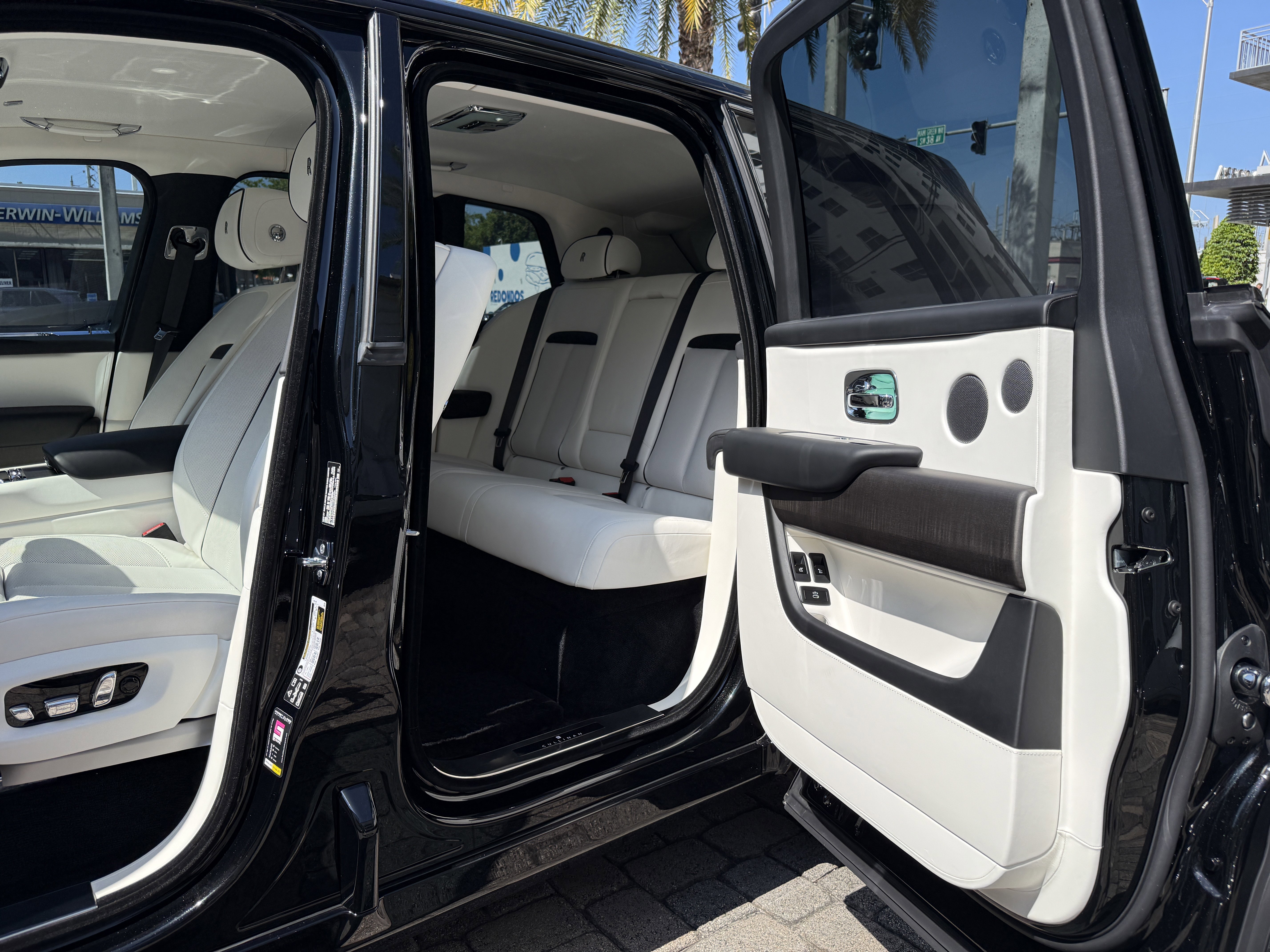 Used 2026 Rolls-Royce Cullinan AWD/4WD image 19