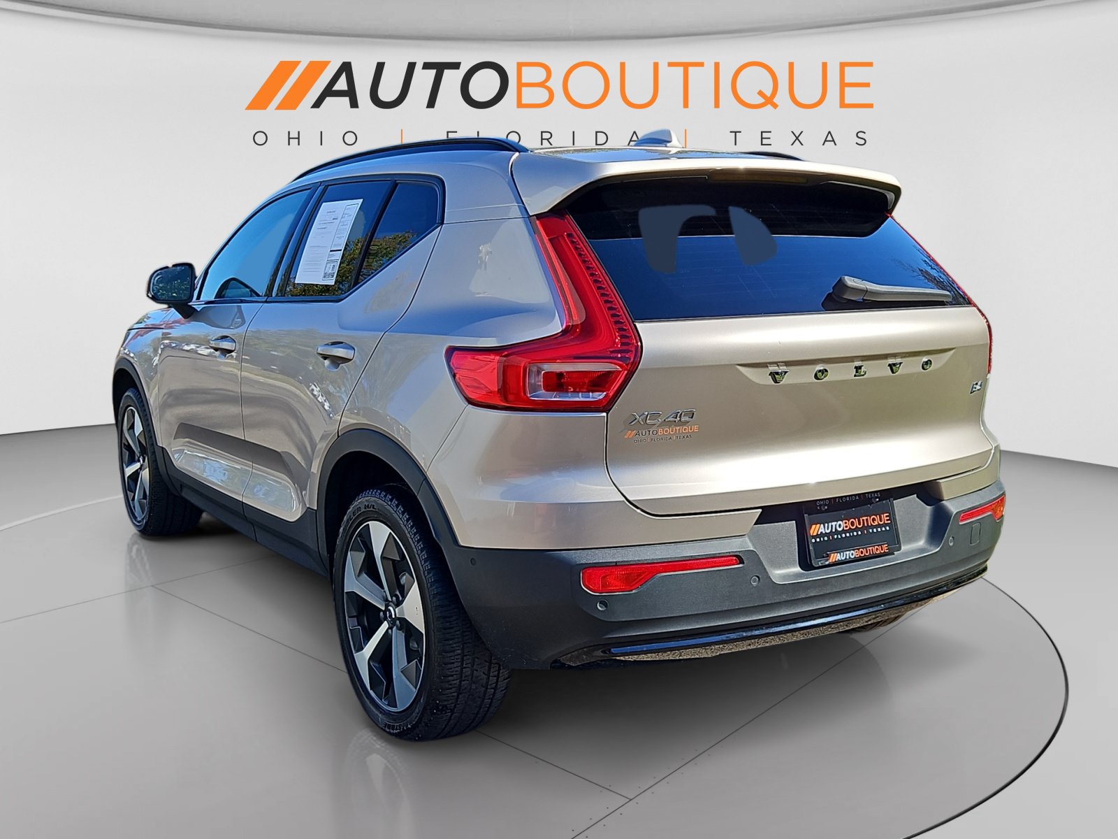 Used 2023 Volvo XC40 B4 Ultimate FWD image 3