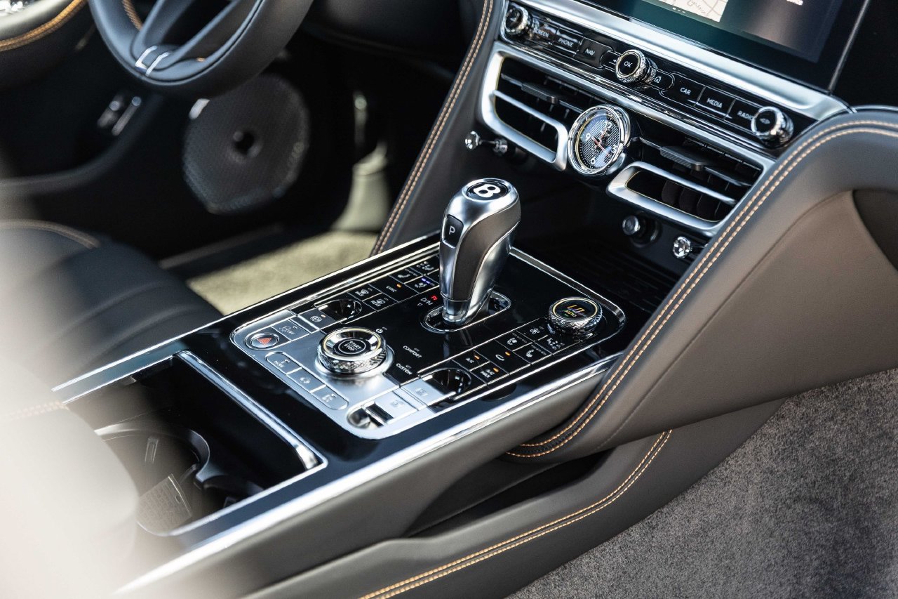 Certified 2025 Bentley Flying Spur Plug-In Hybrid AWD/4WD image 52