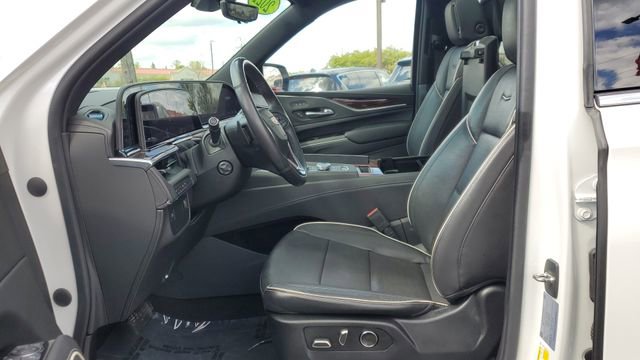 Used 2021 Cadillac Escalade Premium Luxury w/ LPO, Radiant Package AWD/4WD image 4
