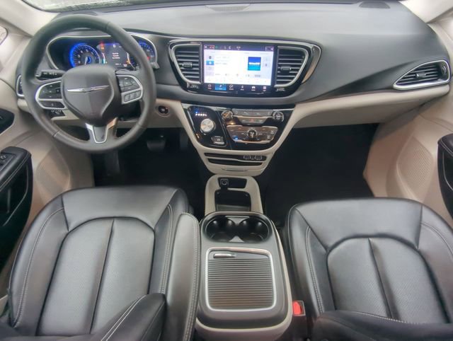 Used 2024 Chrysler Pacifica Touring-L image 22