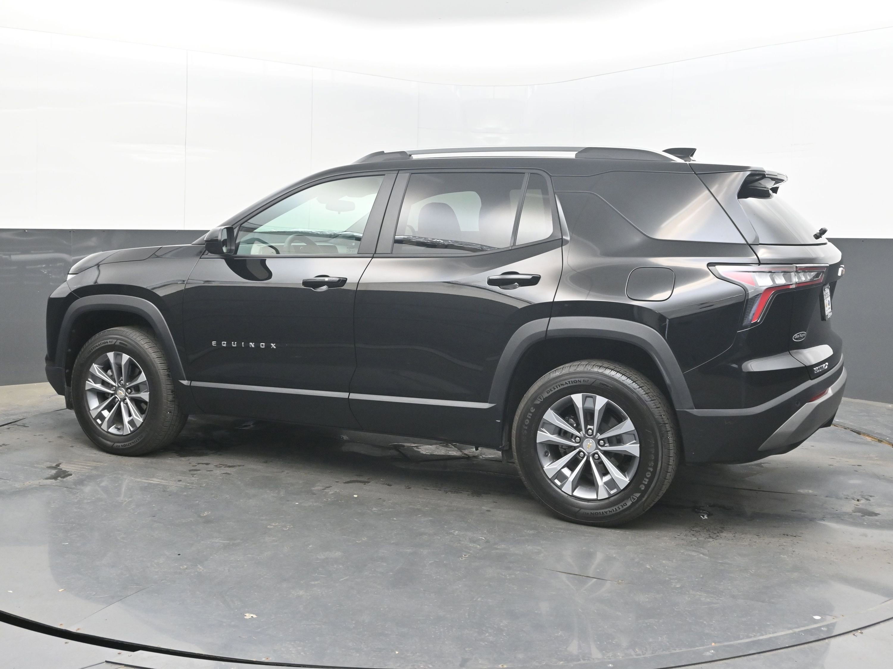 Used 2025 Chevrolet Equinox LT w/ Convenience Package II image 8