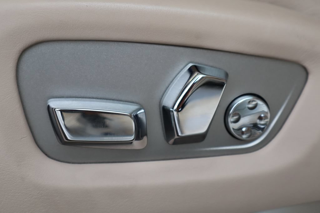 Used 2016 Rolls-Royce Wraith RWD image 13