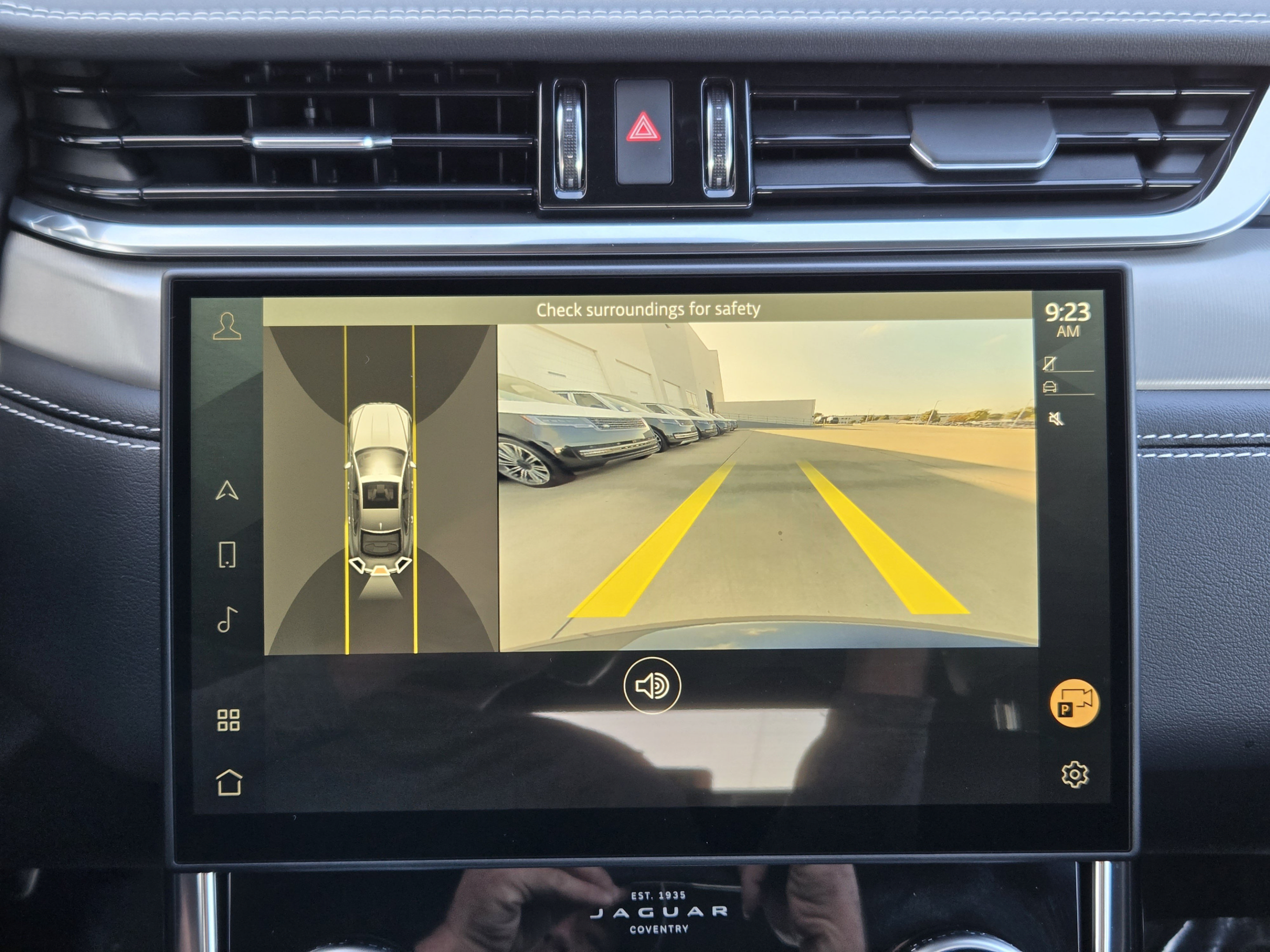 Certified 2024 Jaguar XF R-Dynamic SE AWD/4WD image 14