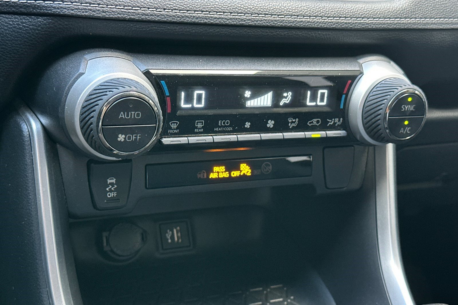 Used 2025 Toyota RAV4 LE AWD/4WD image 19