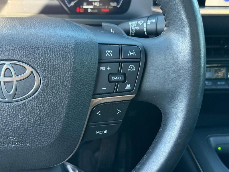 Used 2023 Toyota Crown Platinum image 21