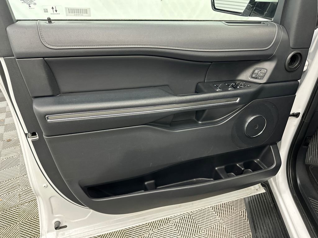 Used 2024 Ford Expedition Max XLT image 11