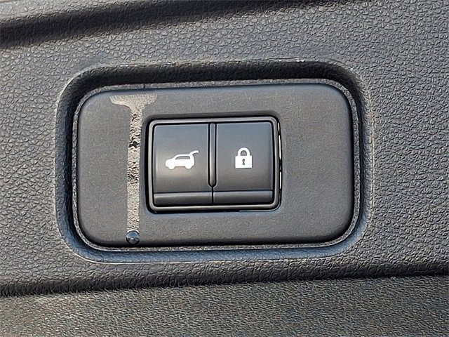 Used 2025 Nissan Pathfinder SV image 30