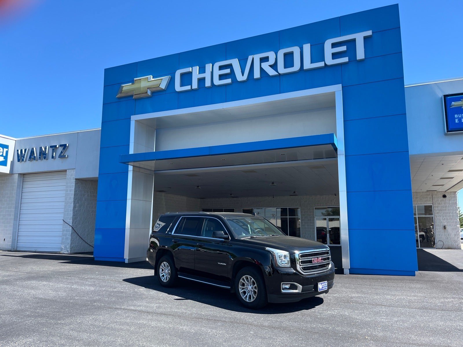 Used 2017 GMC Yukon SLT AWD/4WD image 1