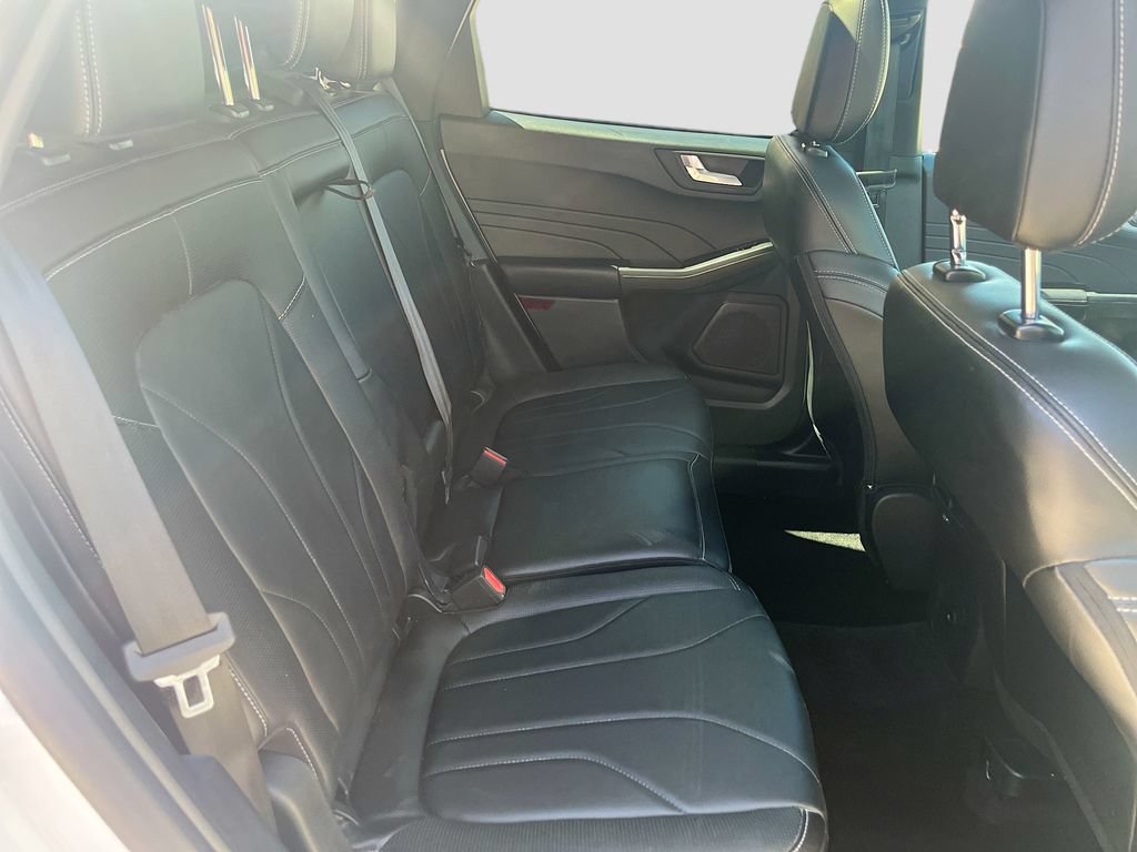 Used 2025 Ford Escape Platinum w/ Premium Technology Package AWD/4WD image 28