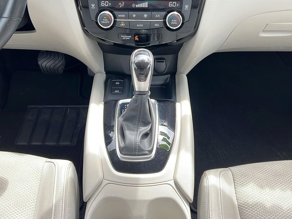 Used 2021 Nissan Rogue Sport SV w/ Technology Package FWD image 15