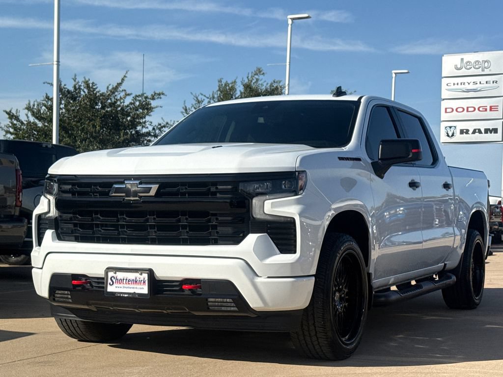 Used 2023 Chevrolet Silverado 1500 RST w/ Redline Edition AWD/4WD image 3