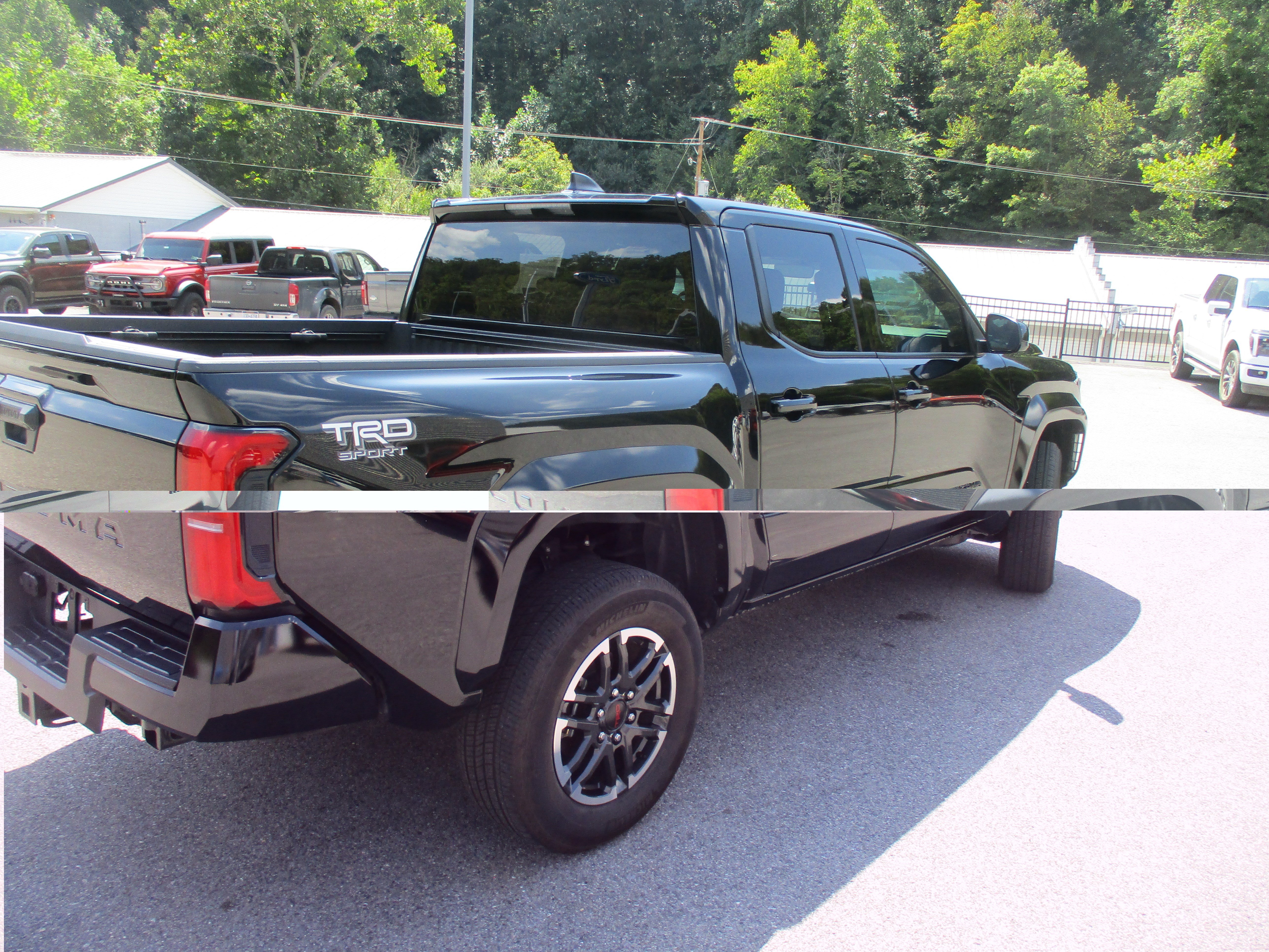 Used 2025 Toyota Tacoma TRD Sport AWD/4WD image 4