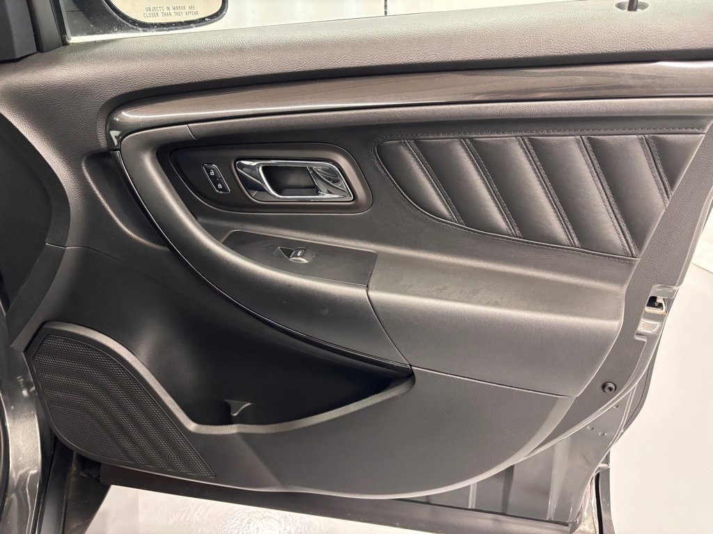 Used 2018 Ford Taurus SHO AWD/4WD image 20