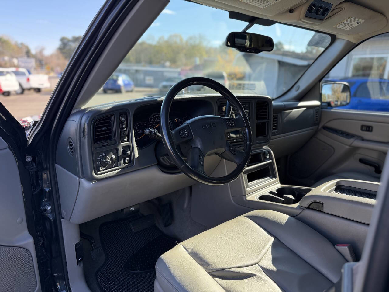 Used 2004 GMC Yukon XL SLT w/ Preferred Equipment Group image 10