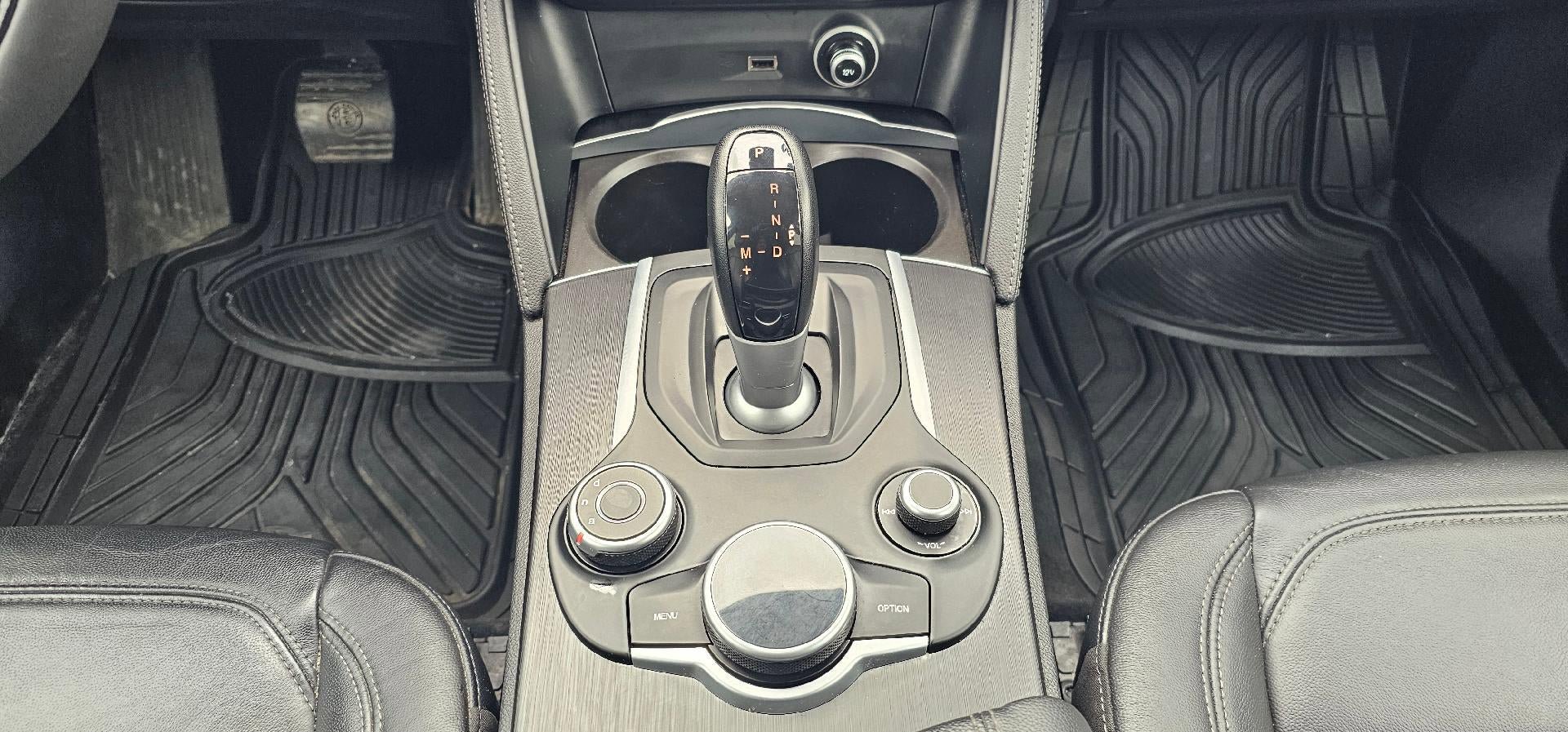 Used 2018 Alfa Romeo Stelvio AWD image 14