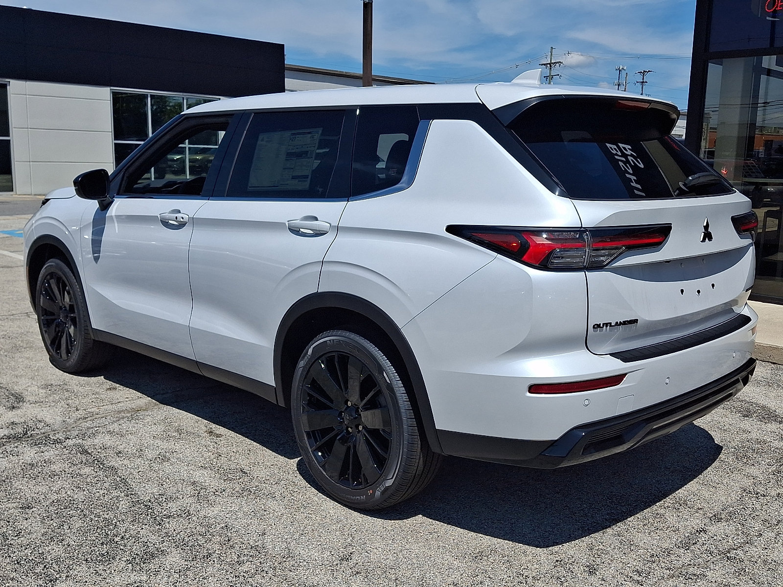 New 2026 Mitsubishi Outlander LE AWD/4WD image 4