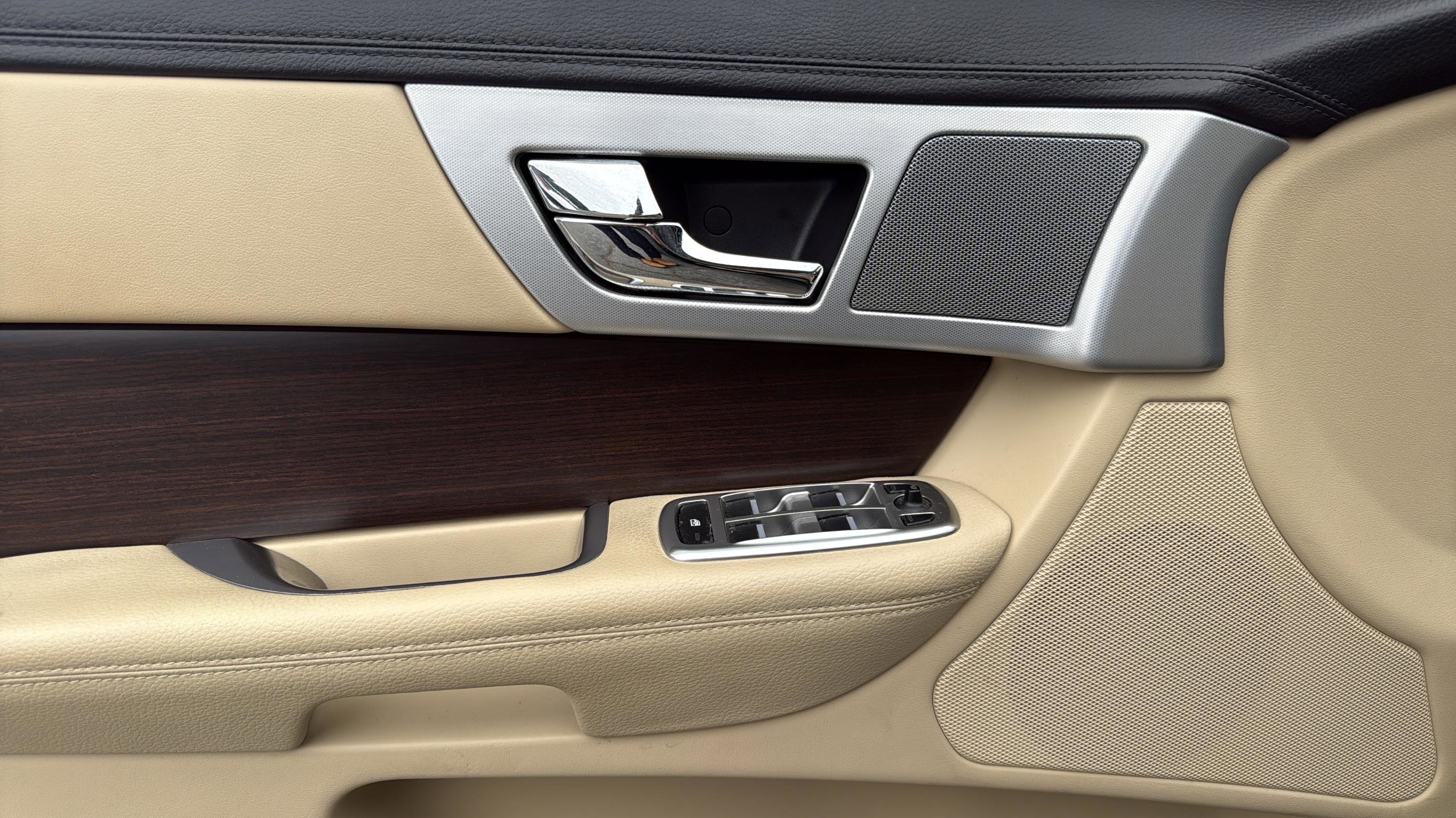 Used 2012 Jaguar XF image 42