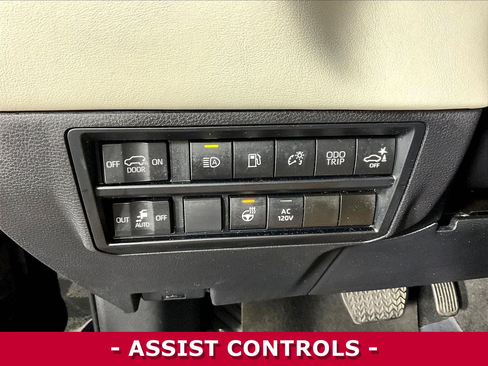 Used 2023 Toyota Sequoia Capstone AWD/4WD image 37