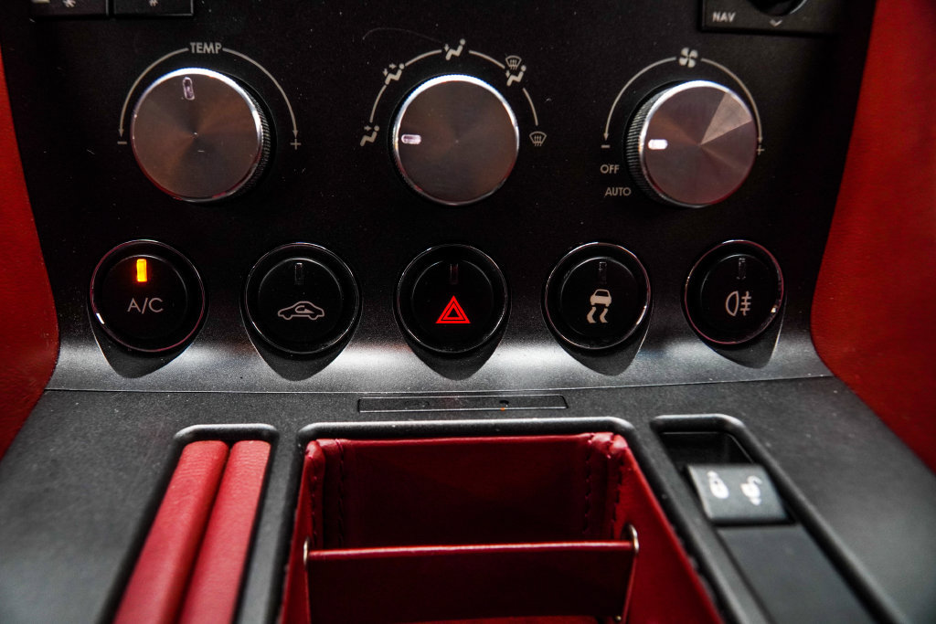 Used 2007 Aston Martin V8 Vantage Coupe RWD image 29