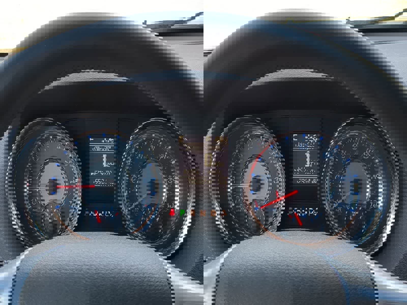 Used 2013 Chrysler Town & Country Touring image 29