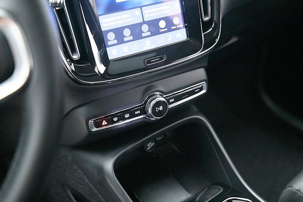 Certified 2026 Volvo XC40 B5 Plus AWD/4WD image 17