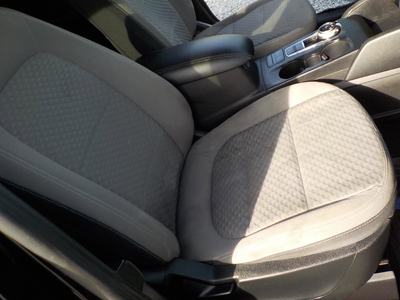 Used 2021 Ford Escape SE w/ SE Sport Appearance Package image 25