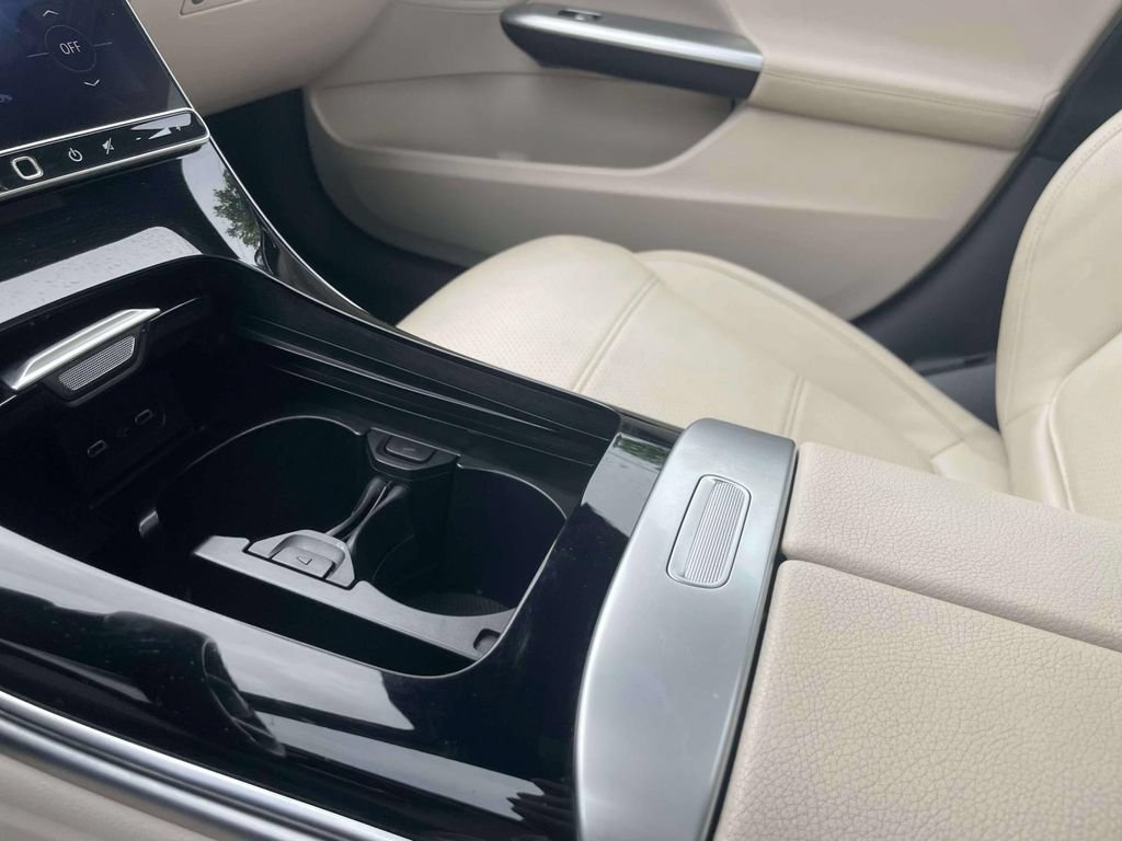 Used 2025 Mercedes-Benz C 300 4MATIC Sedan image 28