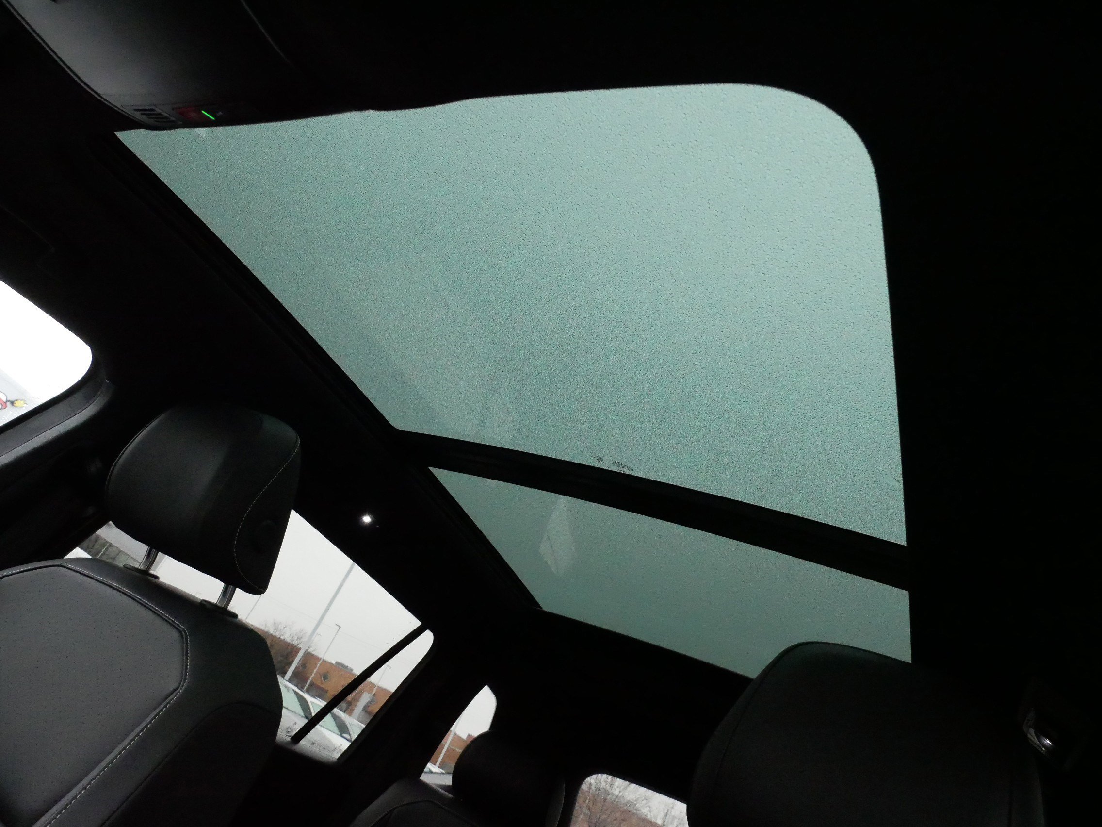 Certified 2023 Volkswagen Tiguan SE R-Line image 33