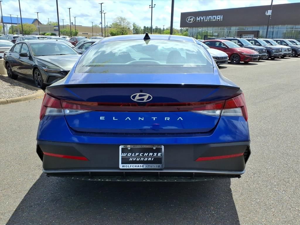 New 2026 Hyundai Elantra Sport FWD image 17