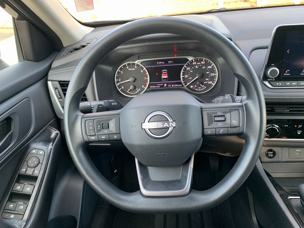 Used 2025 Nissan Rogue S image 11