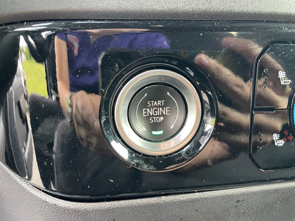 Used 2022 Chevrolet Silverado 1500 LT AWD/4WD image 8