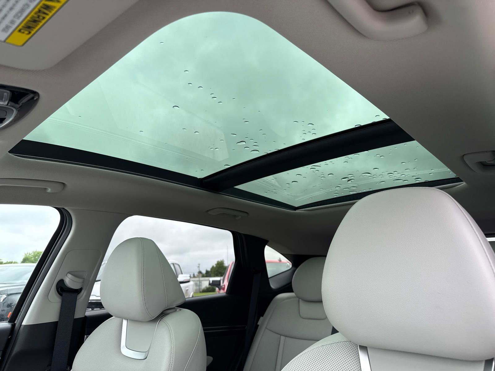 Used 2024 Hyundai Tucson Limited AWD/4WD image 3