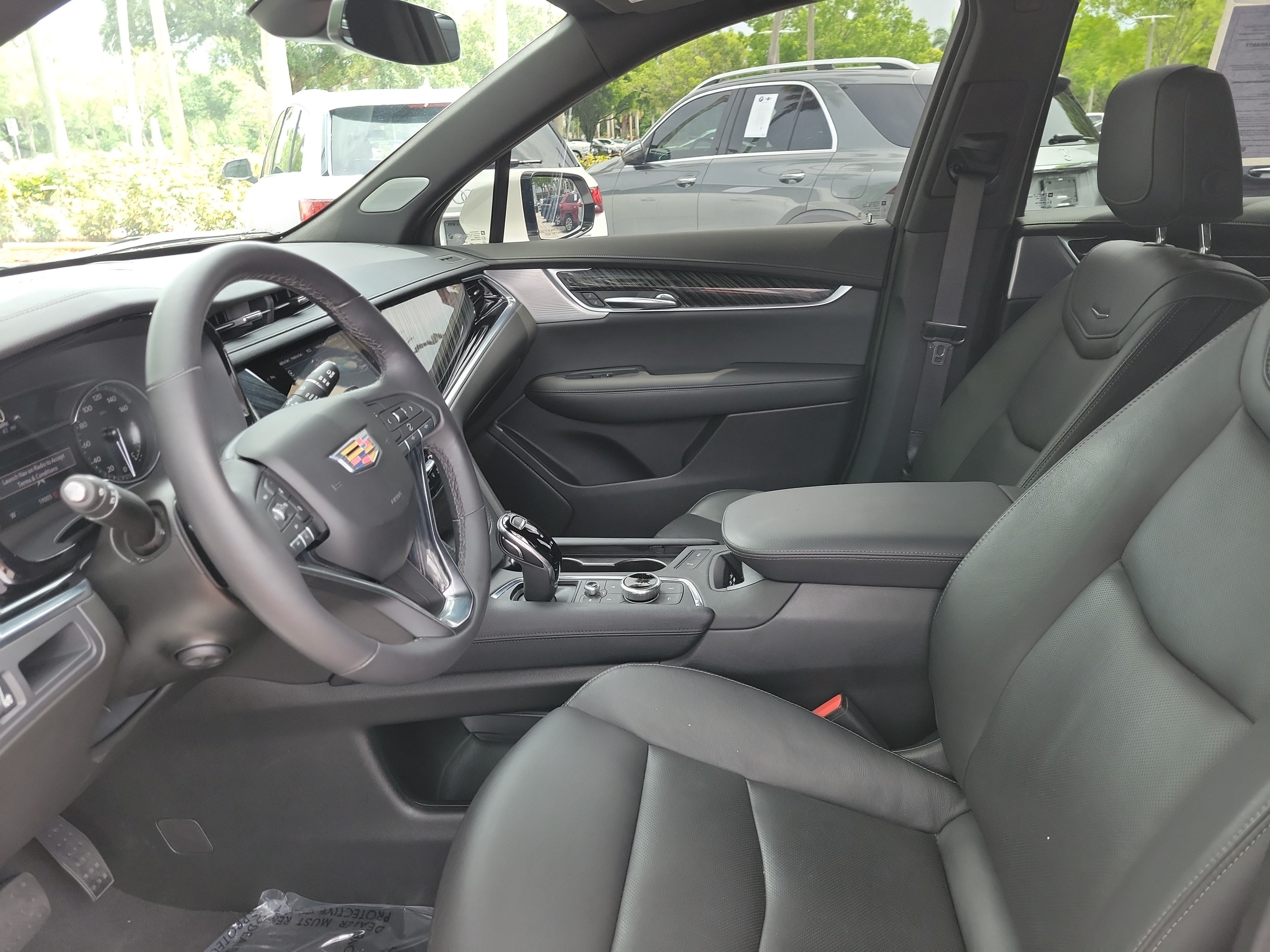 Used 2024 Cadillac XT6 Premium Luxury FWD image 15
