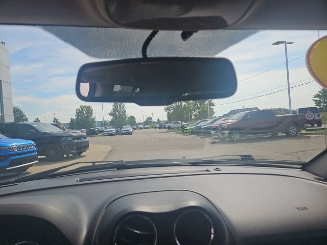 Used 2017 Jeep Compass Latitude FWD image 12