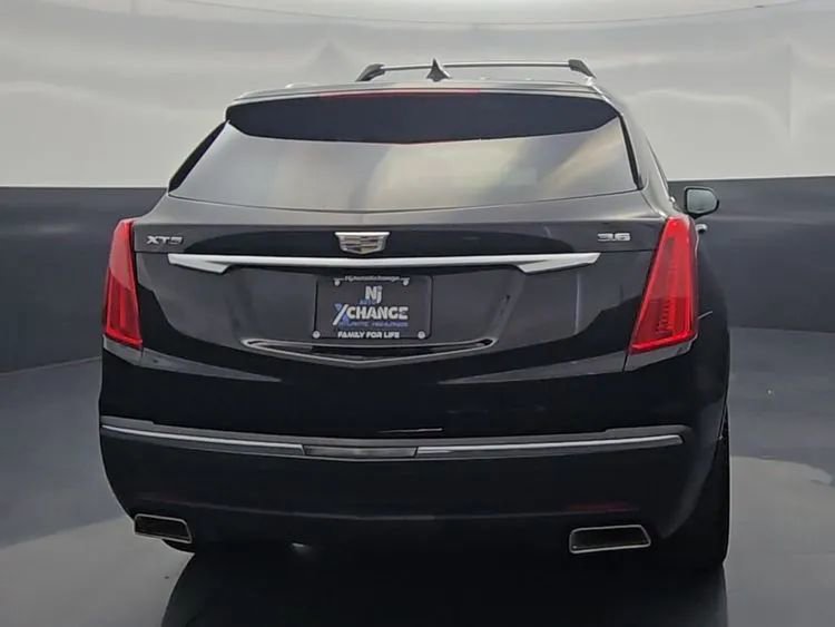 Used 2017 Cadillac XT5 Premium Luxury FWD image 3