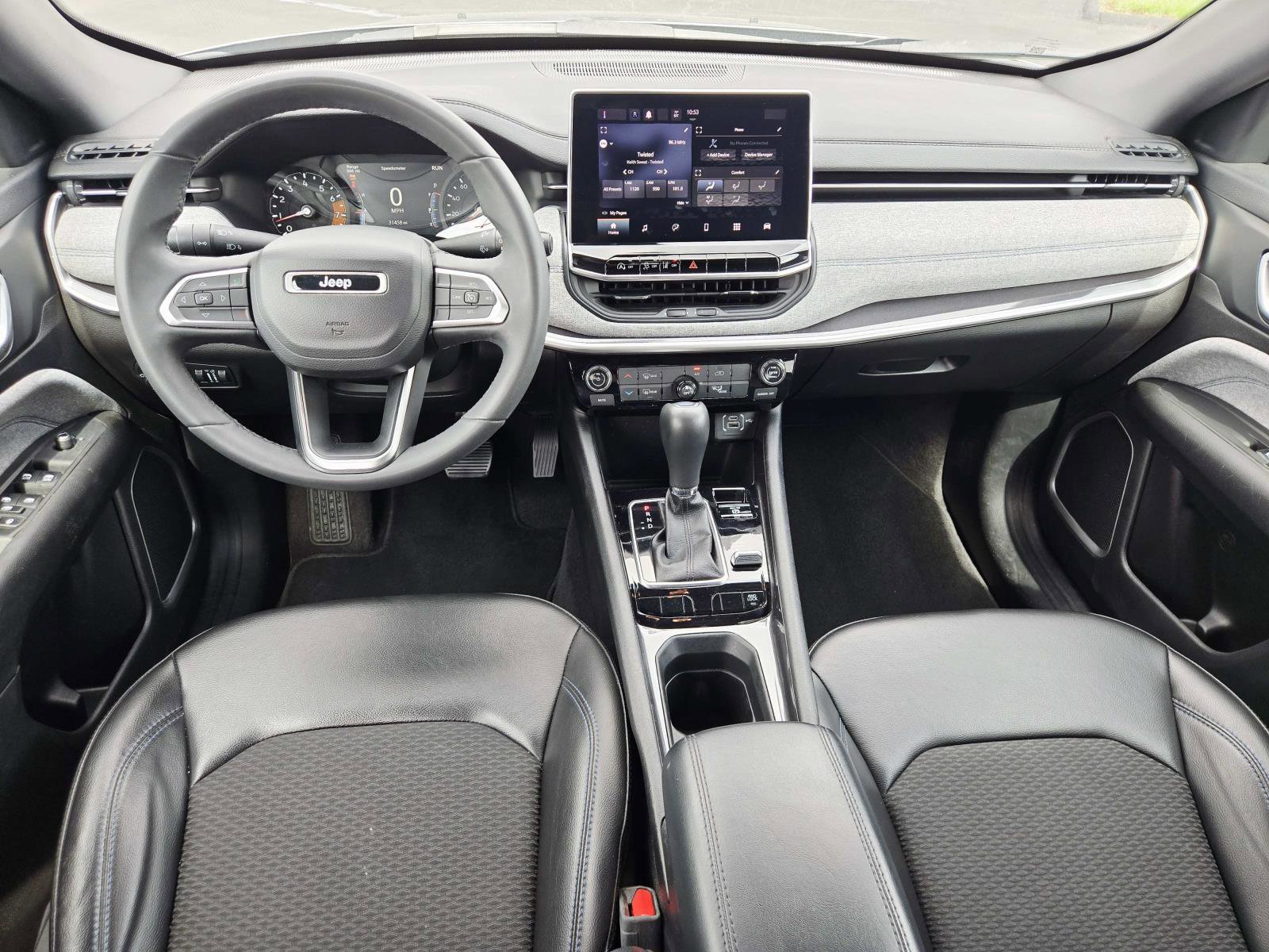 Used 2023 Jeep Compass Latitude image 10