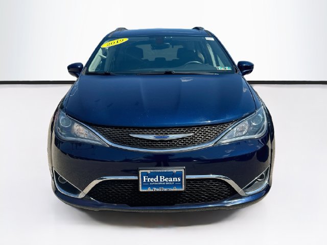 Used 2019 Chrysler Pacifica Touring-L FWD image 2