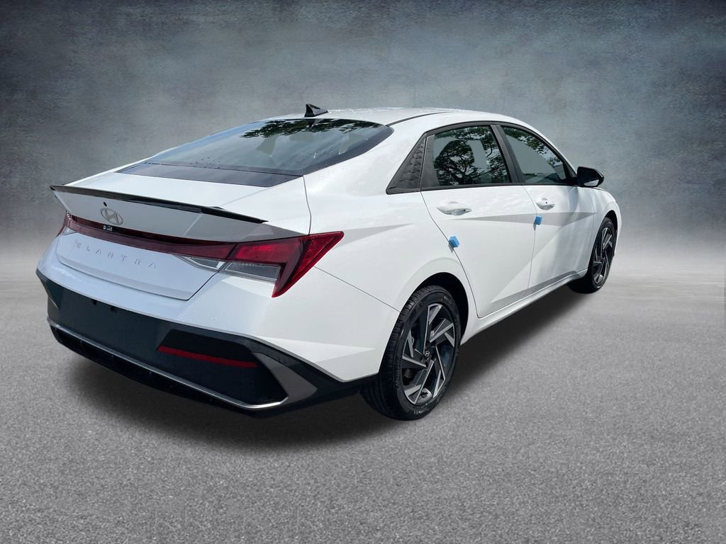 Used 2025 Hyundai Elantra Sport image 31